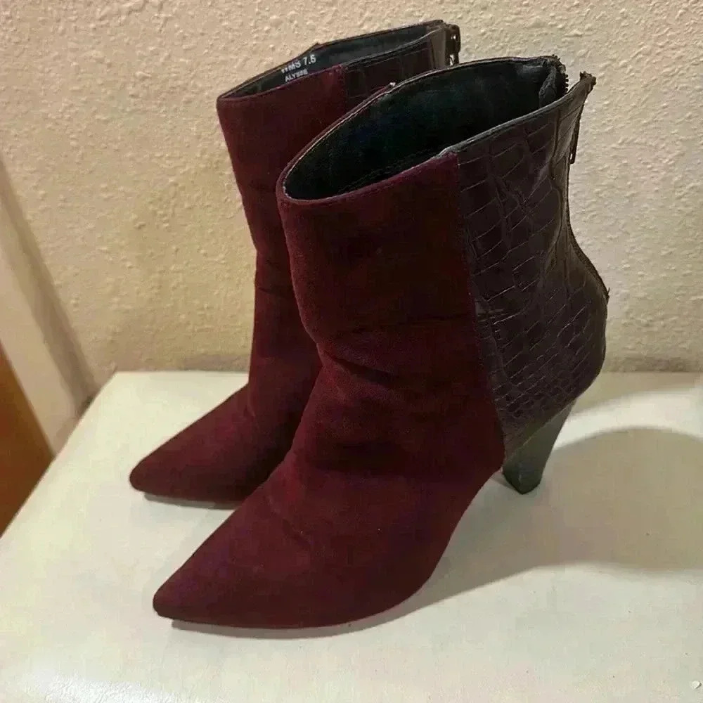 New Directions booties size 7.5